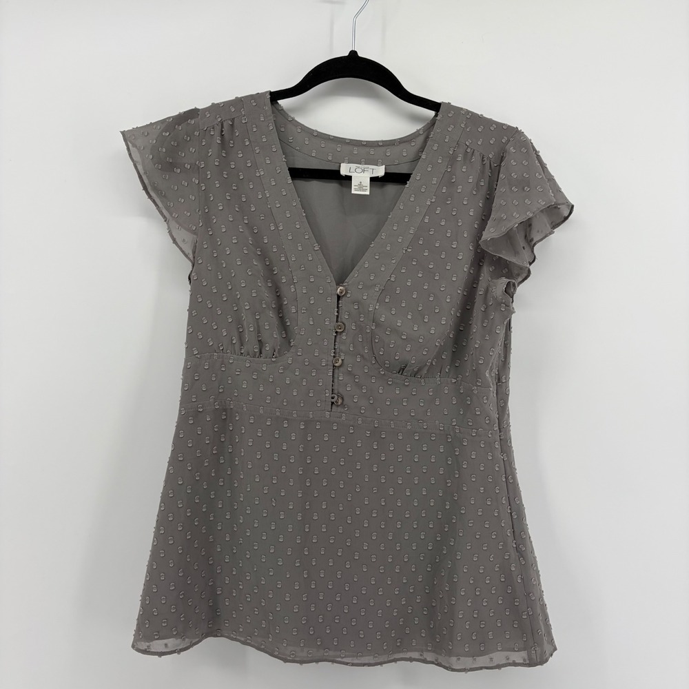 Loft Women's Gray Swiss Dot V Neck Flutter Sleeve Button Detail Blouse Size 6‎
